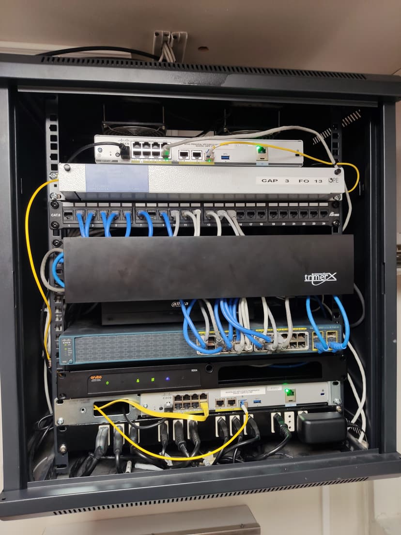 Infrastruttura Rack Industriale (Cisco/Aruba)